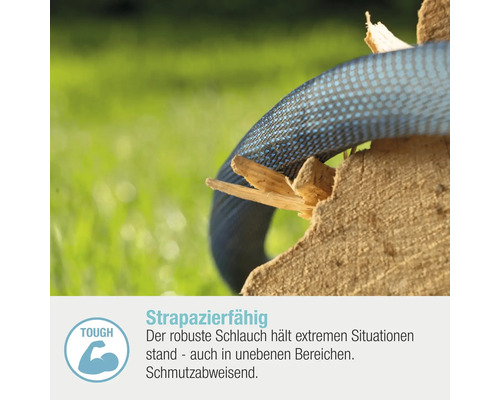 Robuster Schlauch auf Holz im Aussenbereich