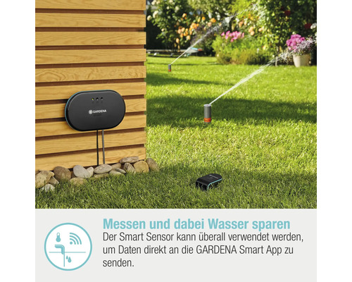 Système intelligent Gardena avec capteur et arroseur de pelouse dans le jardin