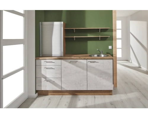 Cuisine avec évier, tiroirs, armoire et étagères