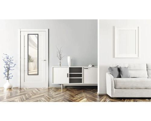 Intérieur avec porte à miroir, commode et canapé