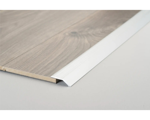 Profilé de sol métallique entre les revêtements de sol