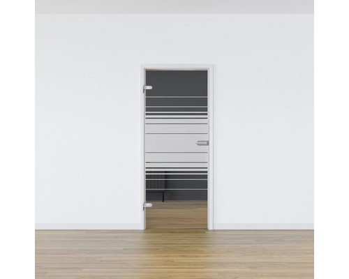 Porte en verre ouverte avec décor à rayures horizontales dans une pièce.