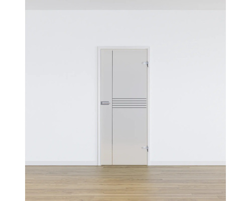 Zimmertür mit horizontalen Linien und Drückergarnitur in einem Raum.