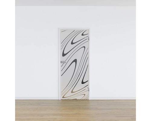 Zimmertür mit Muster vor einer weißen Wand