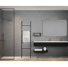 Modernes Badezimmer mit Dusche, Waschtisch, Spiegel und Handtuchhalter