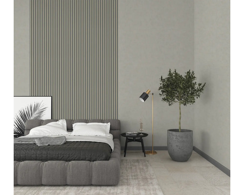 Chambre à coucher avec lit, table de chevet, lampadaire et plante d''intérieur