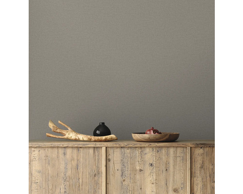 Tapete an der Wand im Wohnbereich.