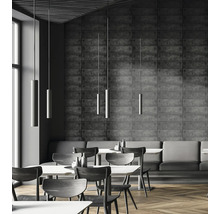 Intérieur de restaurant avec tables, chaises et éclairage