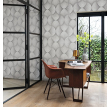 Bureau avec table design, chaise et papier peint à motifs