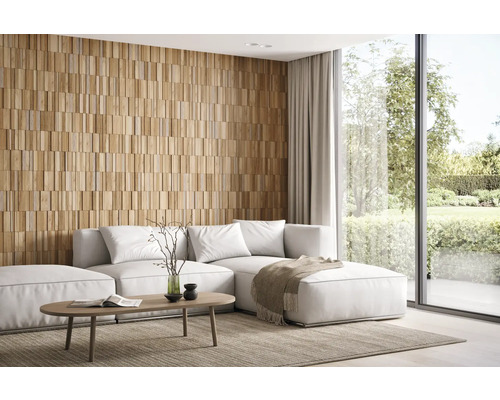 Salon lumineux avec mur en panneaux de bois, canapé et grande fenêtre donnant sur le jardin.