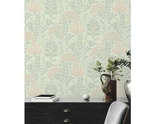 Tapete mit Blumenmuster im Interieur