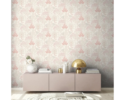 Tapete mit floralem Muster im Interieur