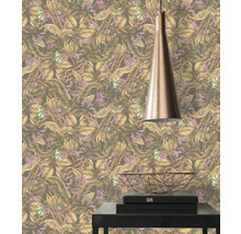 Papier peint décoratif à motif végétal, combiné à une suspension et une décoration de table