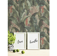 Papier peint avec motif de plantes tropicales dans un intérieur