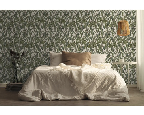 Chambre à coucher avec lit et papier peint jungle