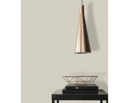 Tapete mit feiner Struktur an einer Wand