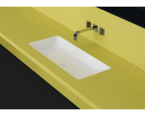 Aufsatzwaschbecken auf Waschtischplatte mit Armatur