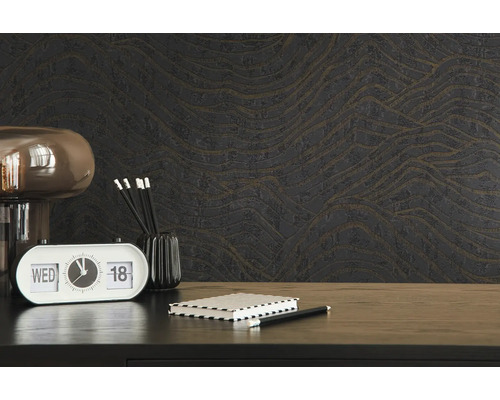 Papier peint décoratif avec motif ondulé dans un bureau