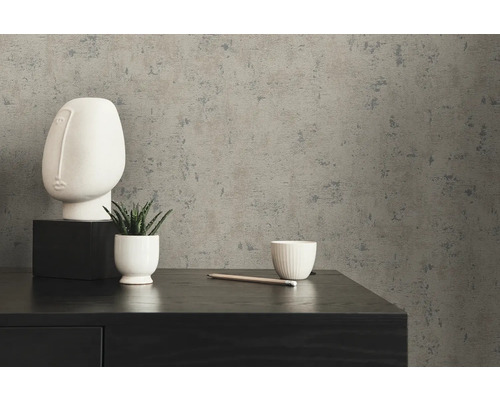 Gros plan d''un papier peint gris aspect béton dans un intérieur avec décoration