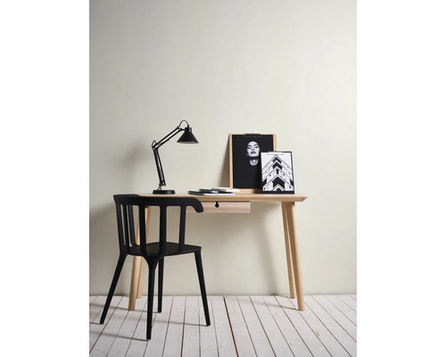 Bureau avec bureau, chaise et lampe de bureau