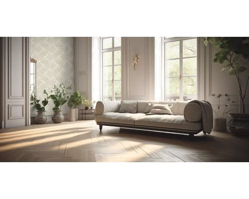 Salon lumineux avec canapé, plantes et papier peint floral pour une atmosphère conviviale