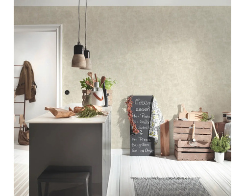 Cuisine claire avec îlot de cuisine, décoration et tableau noir