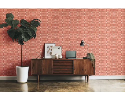 Décoration murale décorative avec papier peint à motifs dans le salon