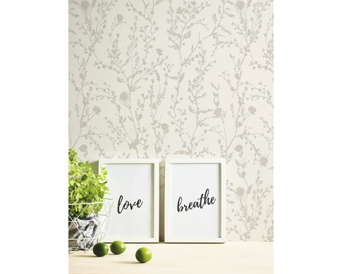 Tapete mit floralem Muster als Wanddekoration