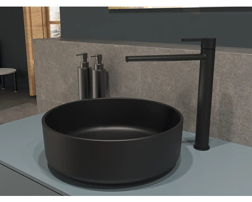 Lavabo avec robinetterie et distributeur de savon