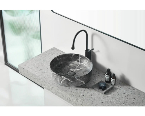 Meuble-lavabo de salle de bains avec vasque à poser en marbre et robinetterie