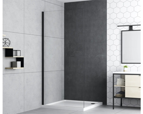 Badezimmer mit Duschkabine und Waschtisch