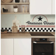 Scène de cuisine avec sticker mural dans le style d''un American Diner, plan de travail et four intégré