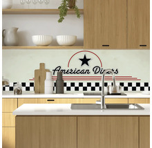 Scène de cuisine avec motif American Diners comme crédence de cuisine