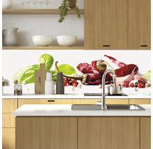 Küchenrückwand mit Chili-Motiv in moderner Küche