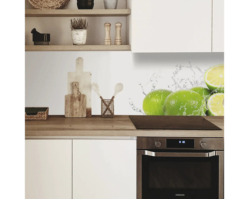 Küchenszene mit Spritzschutz mit Limettenmotiv