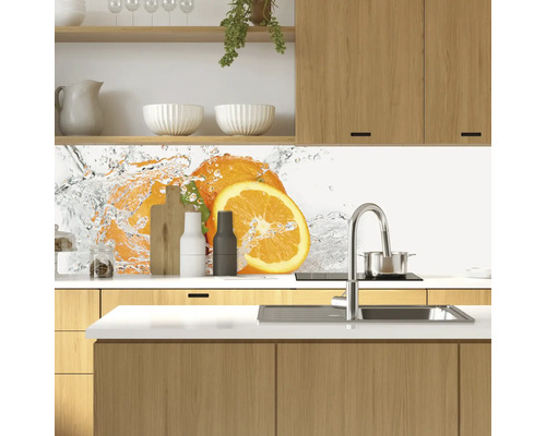 Küchenrückwand mit Orangen-Motiv in moderner Küche