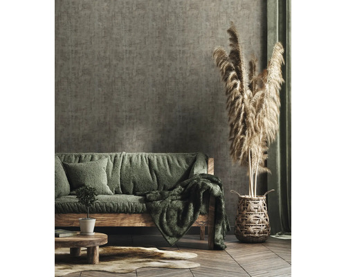 Wohnzimmer mit Sofa, Dekoration und Holzboden für gemütliches Ambiente.