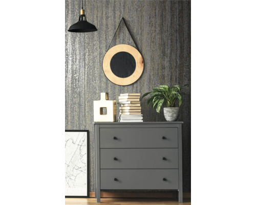 Scène avec commode, miroir et décoration