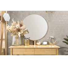 Articles d''ameublement sur une coiffeuse avec miroir rond