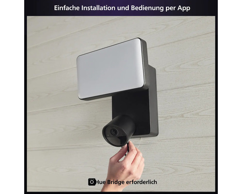 Aussenleuchte mit Kamera an einer Wand montiert