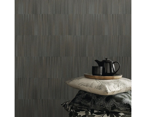 Fototapete mit vertikalem Streifenmuster, Teekanne und Kissen im Raum