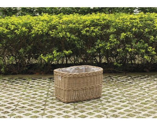 Ovaler Pflanzkorb aus Rattan für den Garten