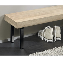 Bank aus Holz mit Metallbeinen und Schuhen