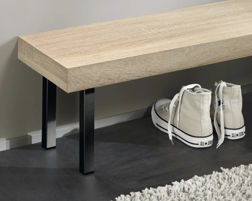 Banc en bois avec pieds en métal et chaussures