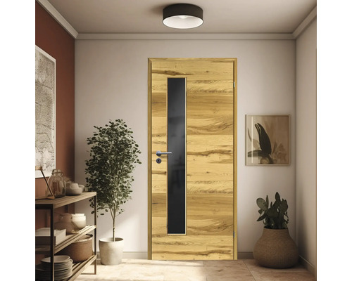 Porte intérieure en bois avec insert en verre dans un couloir lumineux