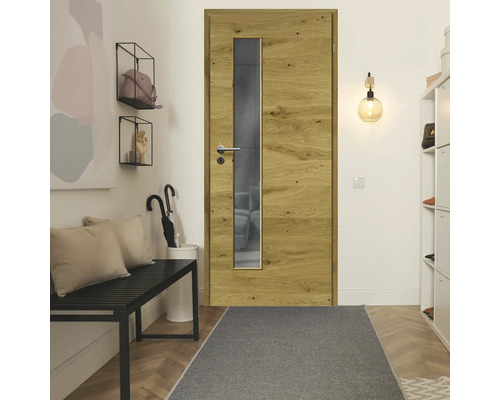 Espace d''entrée avec porte en bois et insert en verre