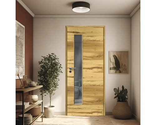 Porte intérieure en bois avec insert en verre dans un couloir lumineux
