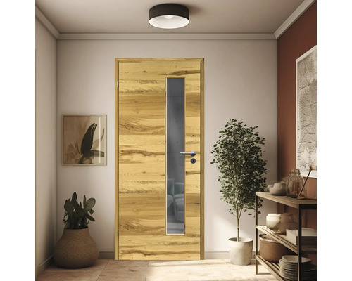 Porte intérieure en bois avec insert en verre dans un couloir lumineux.