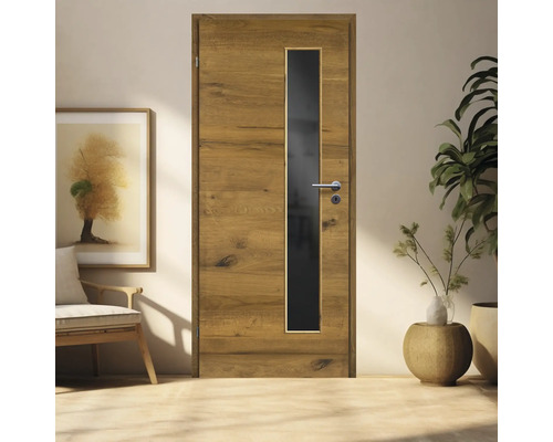 Porte en bois avec insert en verre dans une pièce lumineuse