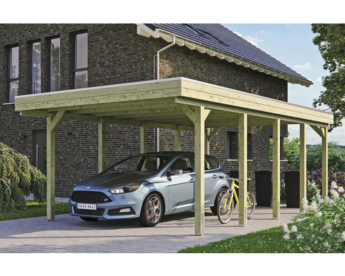 Abri de voiture en bois avec voiture et vélo devant une maison